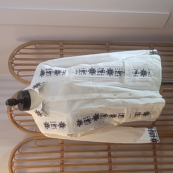 Shuudi brand Mexican linen men's vacation shirt white with navy blue embroidery - Picture 1 of 17